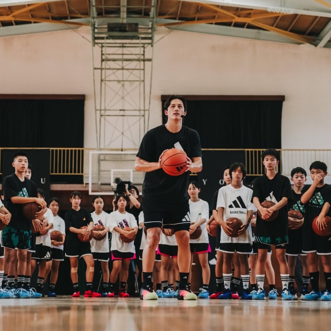 Kai Toews テーブス海